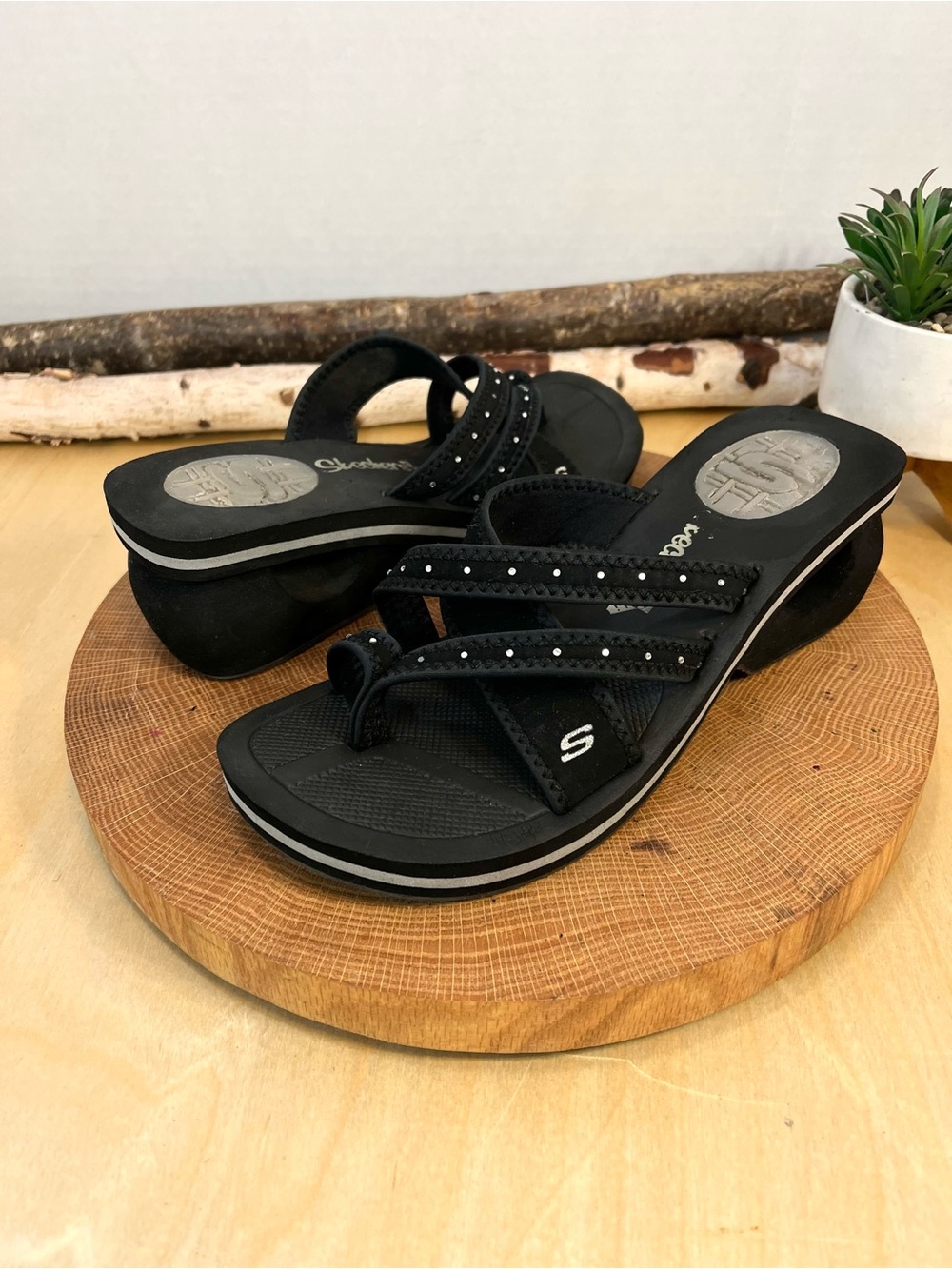 Y2K Vintage Skechers Cali Wedge Sandals Black Rhinestone Thong Flip Flops Size 8 - Picture 5 of 14